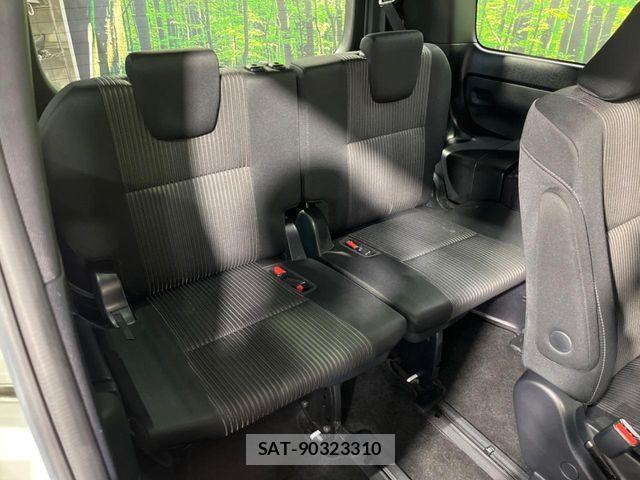 Toyota VOXY HYBRID 2017-11 7880438-9