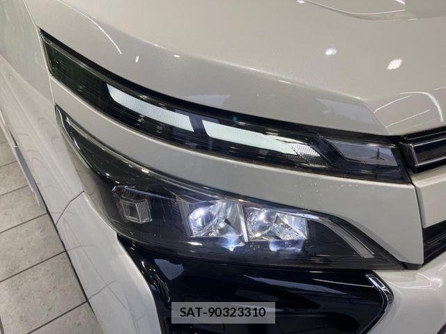Toyota VOXY HYBRID 2017-11 7880438-12