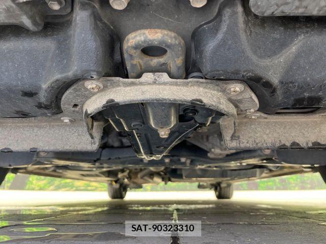 Toyota VOXY HYBRID 2017-11 7880438-19