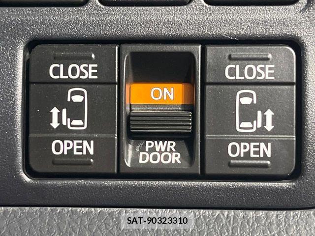 Toyota VOXY HYBRID 2017-11 7880438-2