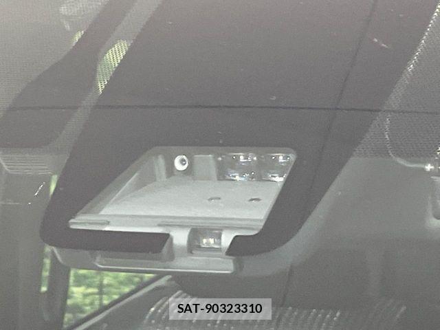 Toyota VOXY HYBRID 2017-11 7880438-4