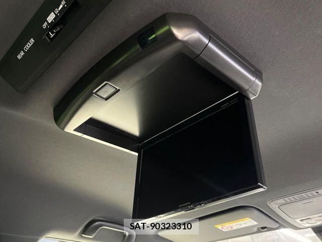 Toyota VOXY HYBRID 2017-11 7880438-5