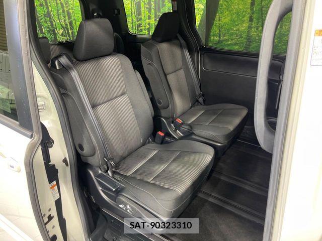 Toyota VOXY HYBRID 2017-11 7880438-8