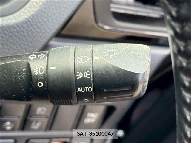 Toyota VOXY HYBRID 2019-06 7880442-16