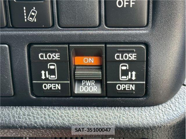 Toyota VOXY HYBRID 2019-06 7880442-19