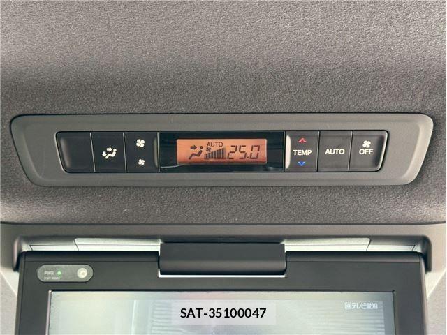 Toyota VOXY HYBRID 2019-06 7880442-21
