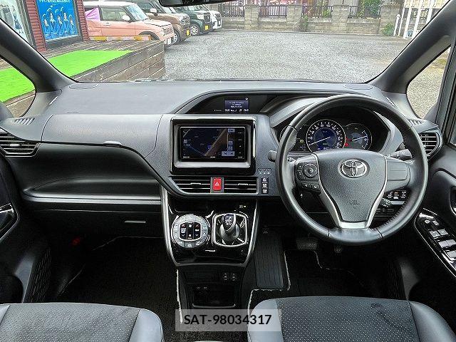 Toyota VOXY HYBRID 2021-03 7880431-1