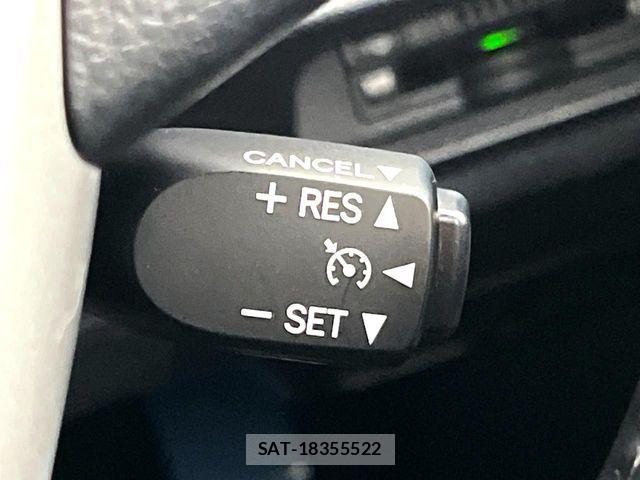 Toyota VOXY HYBRID 2021-08 7880427-4