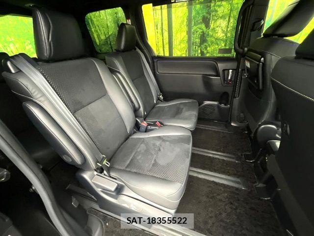 Toyota VOXY HYBRID 2021-08 7880427-8
