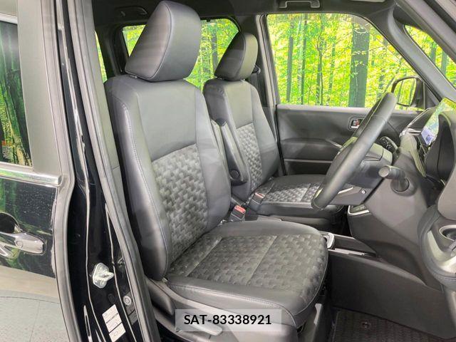 Toyota VOXY HYBRID 2022-10 7880425-6