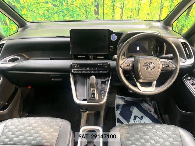 Toyota VOXY HYBRID 2023-01 7880423-1