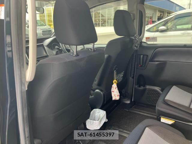 Toyota VOXY HYBRID 2014-03 7880450-17