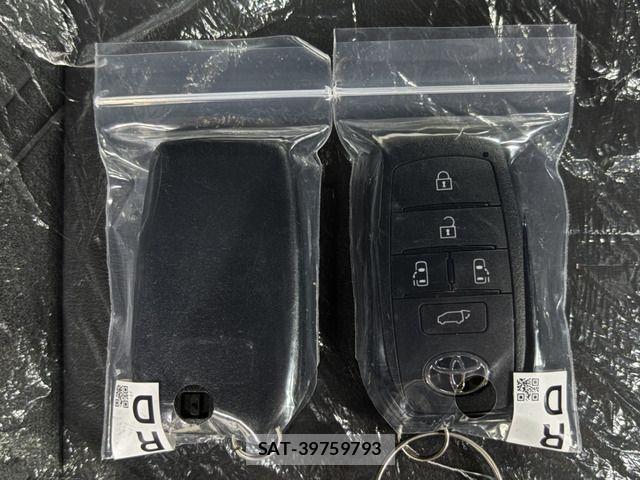 Toyota VOXY HYBRID 2026-06 7880414-13
