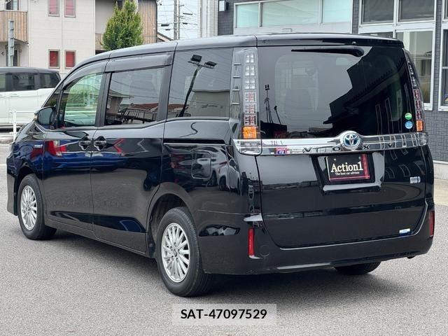 Toyota VOXY HYBRID 2015-08 7903623-3