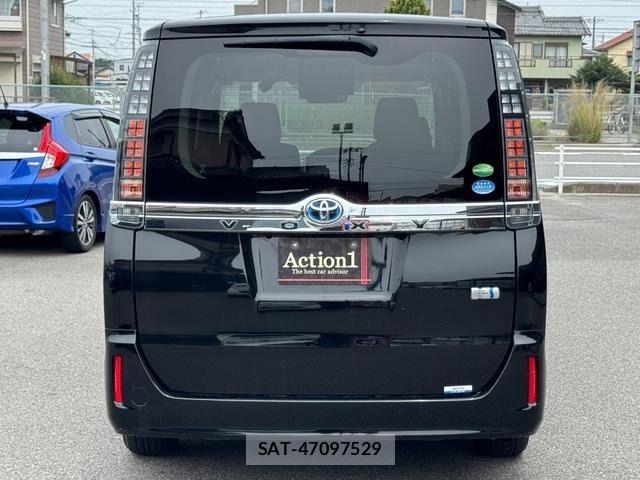 Toyota VOXY HYBRID 2015-08 7903623-4
