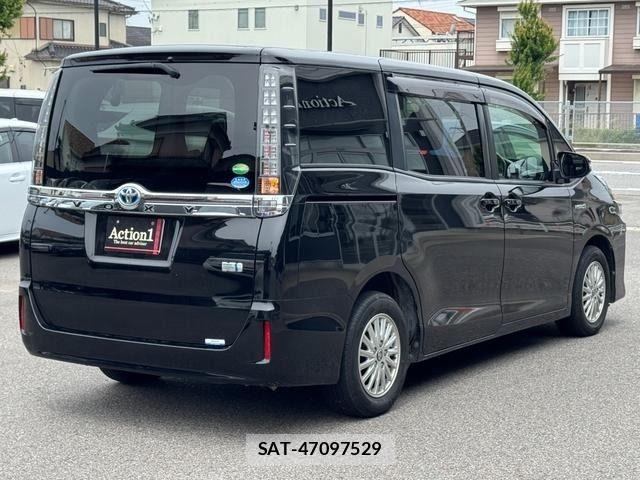 Toyota VOXY HYBRID 2015-08 7903623-5