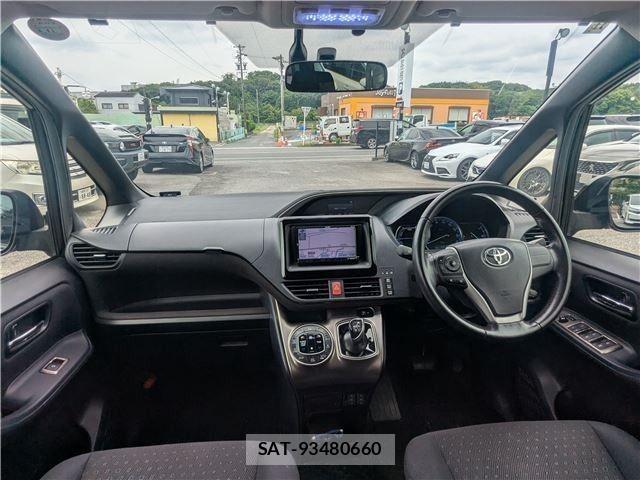 Toyota VOXY HYBRID 2014-08 7903624-1