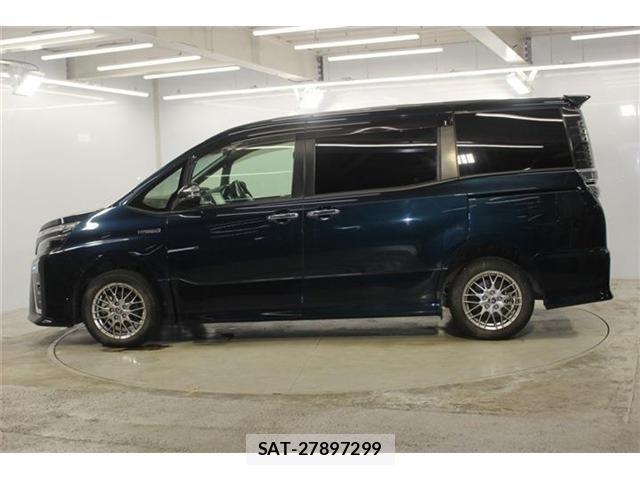 Toyota VOXY HYBRID 2019-12 7903622-12