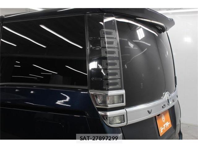 Toyota VOXY HYBRID 2019-12 7903622-22