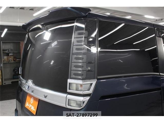 Toyota VOXY HYBRID 2019-12 7903622-23