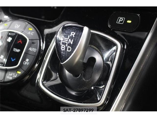 Toyota VOXY HYBRID 2019-12 7903622-3