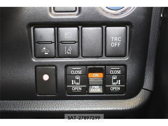 Toyota VOXY HYBRID 2019-12 7903622-5