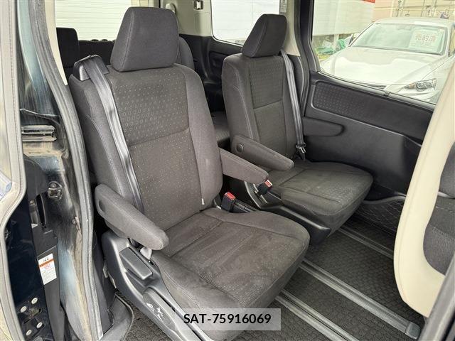 Toyota VOXY HYBRID 2014-05 7903625-10