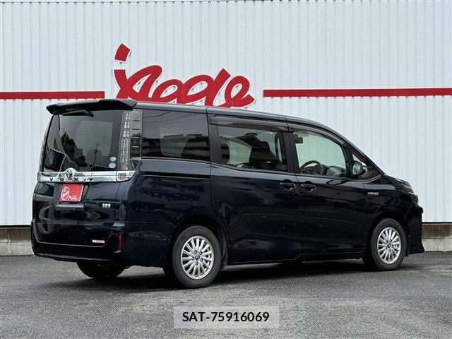 Toyota VOXY HYBRID 2014-05 7903625-1