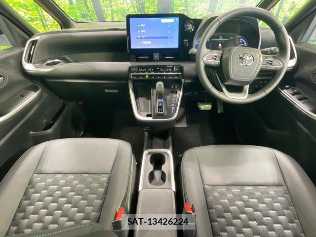 Toyota VOXY HYBRID 2025-12 7903615-1