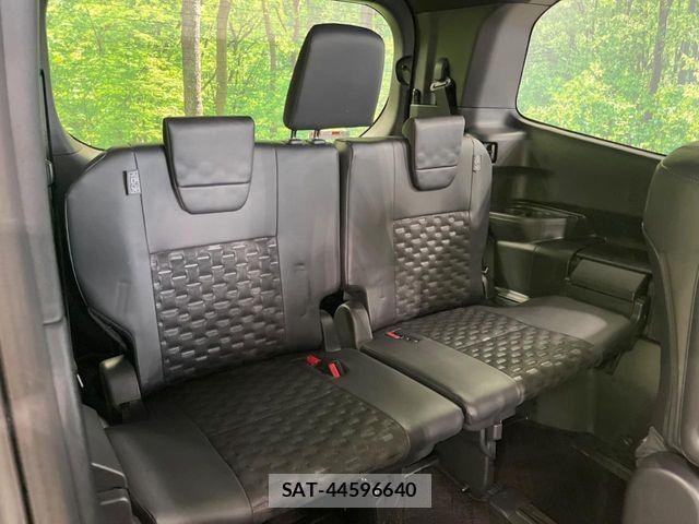 Toyota VOXY HYBRID 2023-07 7903617-9