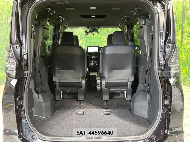 Toyota VOXY HYBRID 2023-07 7903617-10