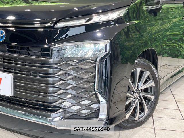 Toyota VOXY HYBRID 2023-07 7903617-12