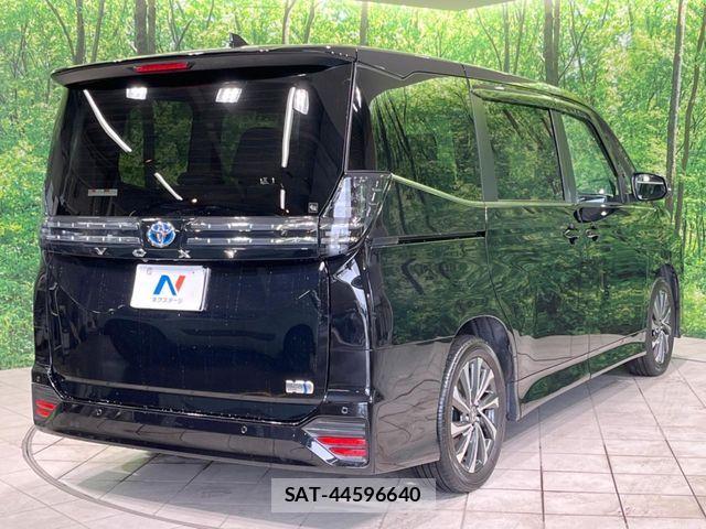 Toyota VOXY HYBRID 2023-07 7903617-17