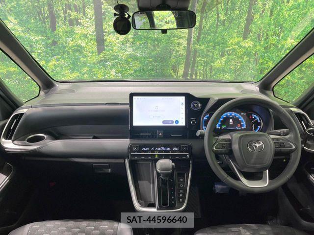 Toyota VOXY HYBRID 2023-07 7903617-1