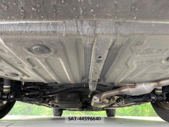 Toyota VOXY HYBRID 2023-07 7903617-19