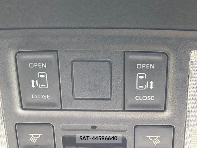 Toyota VOXY HYBRID 2023-07 7903617-4