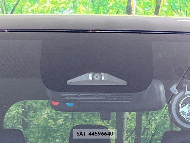 Toyota VOXY HYBRID 2023-07 7903617-6
