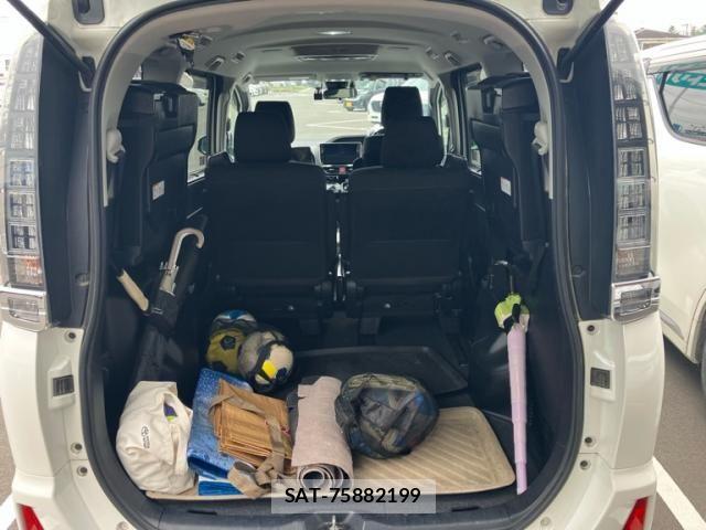 Toyota VOXY HYBRID 2016-07 7964377-11
