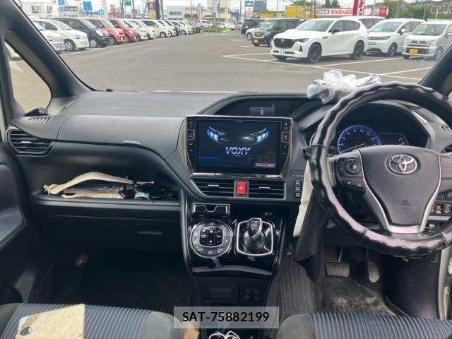 Toyota VOXY HYBRID 2016-07 7964377-15