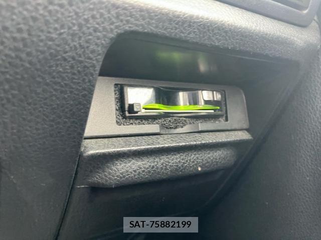 Toyota VOXY HYBRID 2016-07 7964377-23
