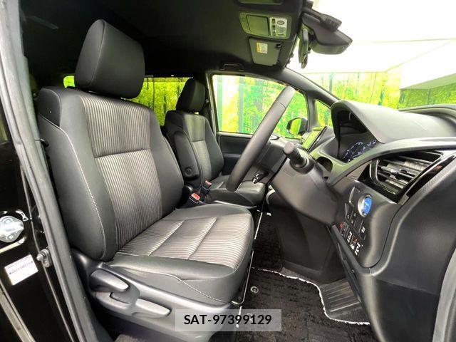 Toyota VOXY HYBRID 2020-01 7964372-6