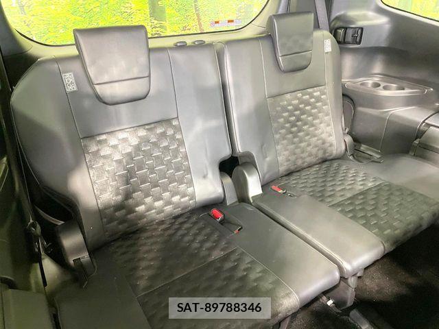 Toyota VOXY HYBRID 2023-02 7964370-9