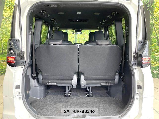 Toyota VOXY HYBRID 2023-02 7964370-10