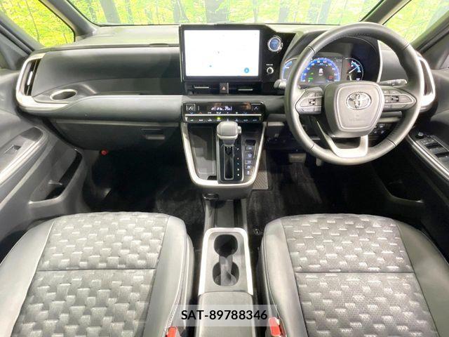 Toyota VOXY HYBRID 2023-02 7964370-1