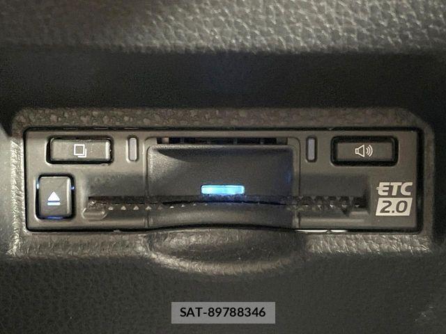 Toyota VOXY HYBRID 2023-02 7964370-6