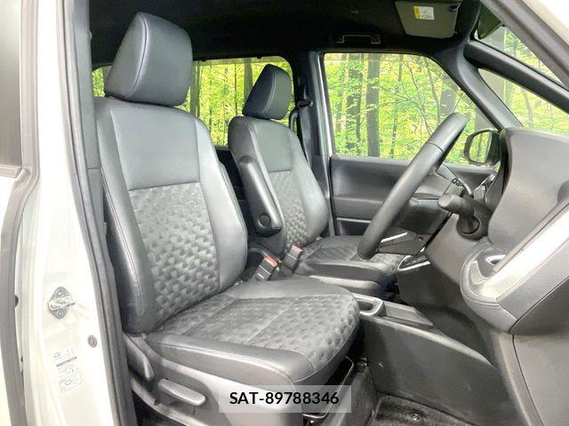 Toyota VOXY HYBRID 2023-02 7964370-7