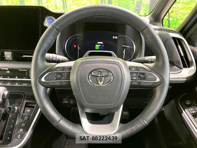 Toyota VOXY HYBRID 2023-06 7964360-11