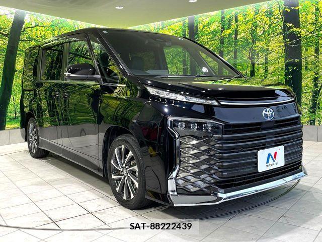 Toyota VOXY HYBRID 2023-06 7964360-16