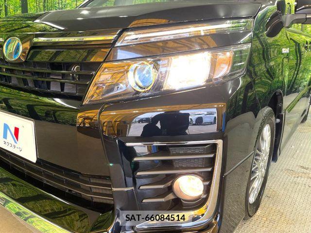 Toyota VOXY HYBRID 2016-03 7964373-14