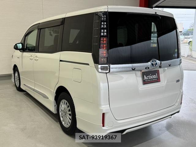Toyota VOXY HYBRID 2014-05 7964374-3